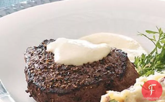 Filetes apimentados com molho cremoso de raiz-forte