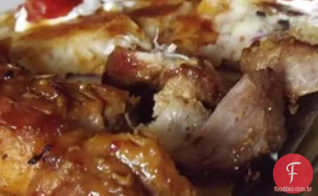 Costelinha de porco glaceada com mel e mostarda picantes