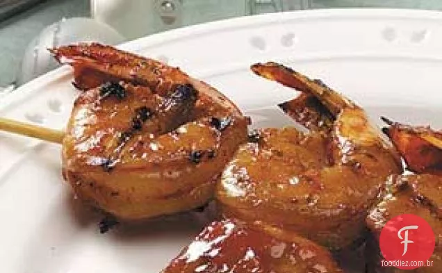 Espetinhos de camarão picantes