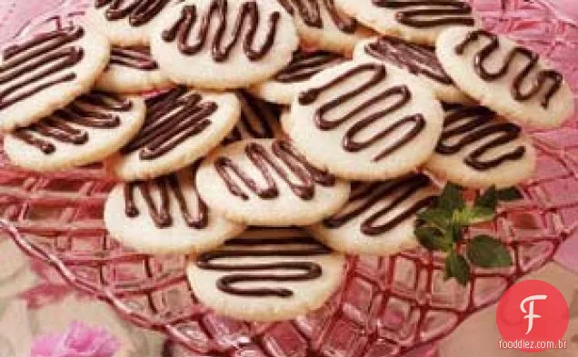 Biscoitos amanteigados com cobertura de chocolate