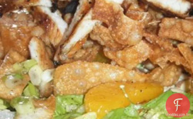Salada de Frango Wonton Grelhado