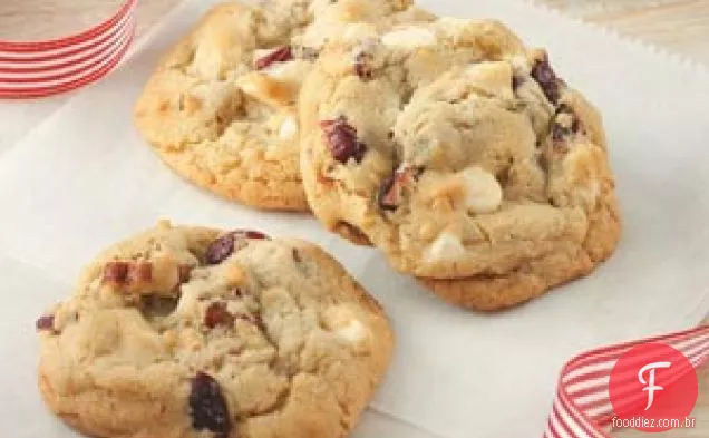 Biscoitos de chocolate branco com cranberry e nozes
