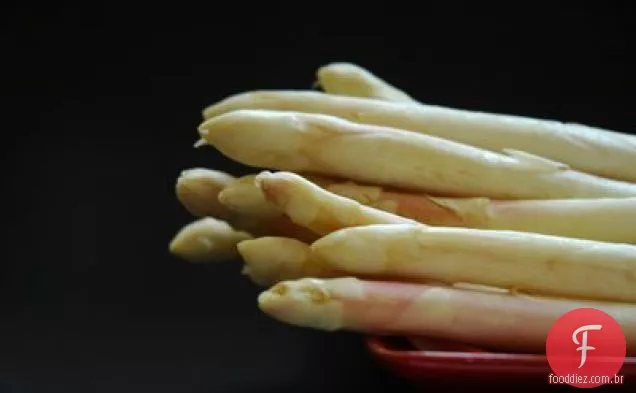Espargos Com Creme E Sopa De Alho-Poró