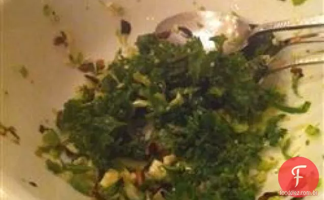 Salada de couve picante e saborosa
