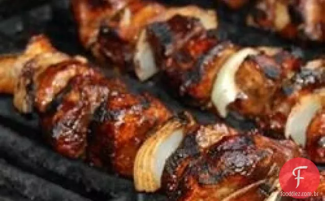 Espetinhos de porco teriyaki para churrasco