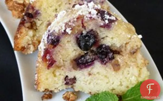 Bolo de café com creme azedo de mirtilo