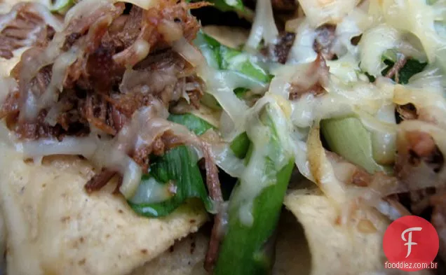 Nachos De Primavera Com Rampas, Espargos, Cheddar Defumado, Porco Assado