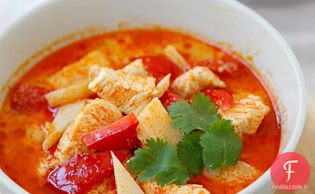 Curry De Frango Tailandês Com Brotos De Bambu