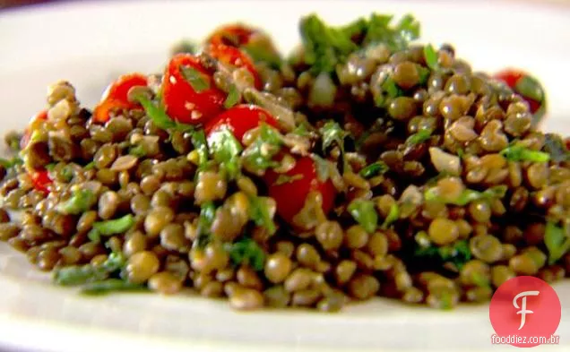 Lentilhas com ervas, espinafre e tomate