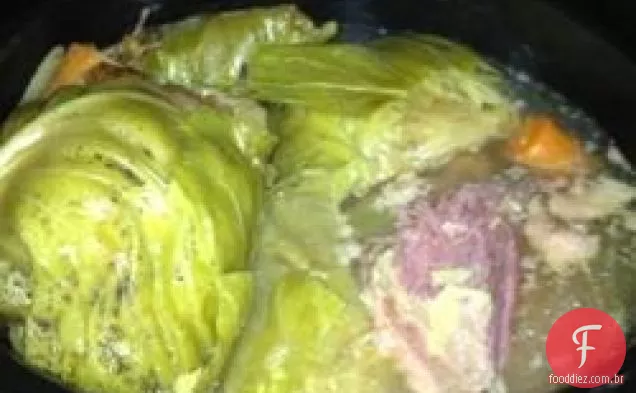 Carne enlatada e repolho fáceis
