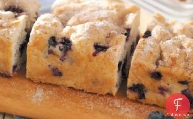 Bolo de café com mirtilo e cobertura de streussel