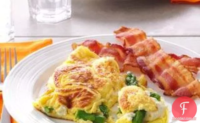 Omelete de aspargos com cream cheese