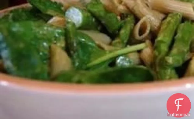 Salmão e aspargos com penne e molho cremoso leve