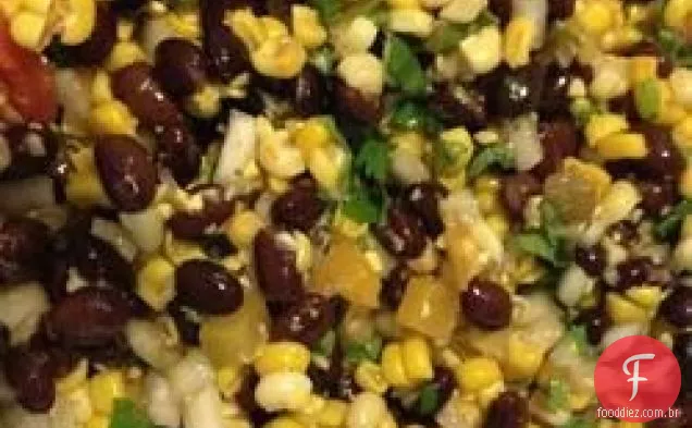 Acompanhamento de molho picante de feijão e milho