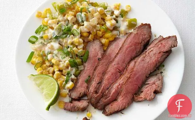 Bife temperado com pimenta e creme de milho
