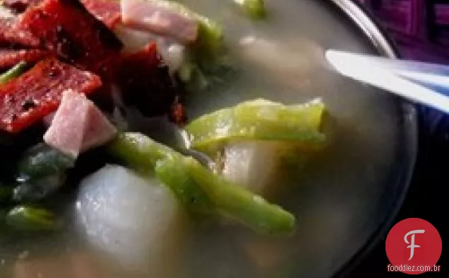 Sopa cremosa de feijão verde