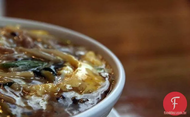 Calor Sério: Sopa Quente E Azeda, Minha Comida De Conforto Picante