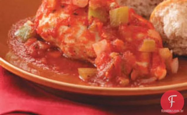 Peitos de frango pochê crioulo