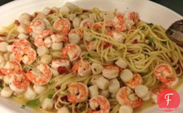 Linguine com frutos do mar e tomates secos
