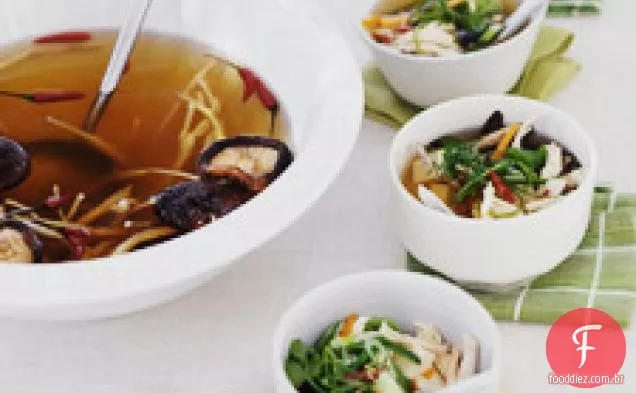 Caldo Quente E Azedo Com Frango Desfiado