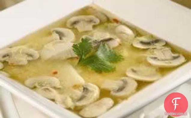 Sopa de galinha quente e azeda