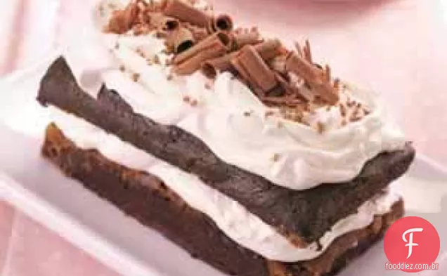 Bolo de chocolate amargo com nozes pecan