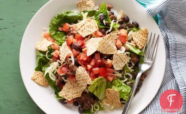 Salada de taco de carne com molho de tomate grosso
