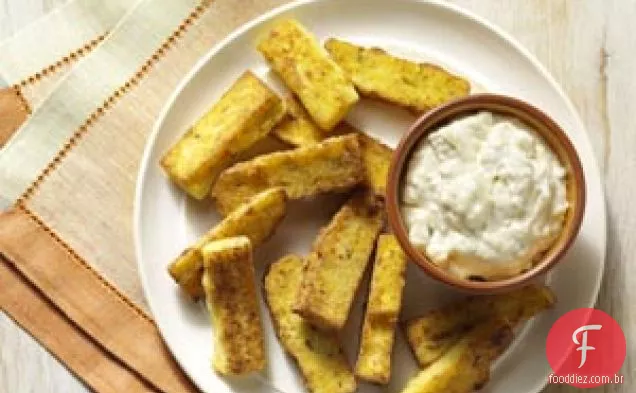 Polenta frita com molho de queijo azul
