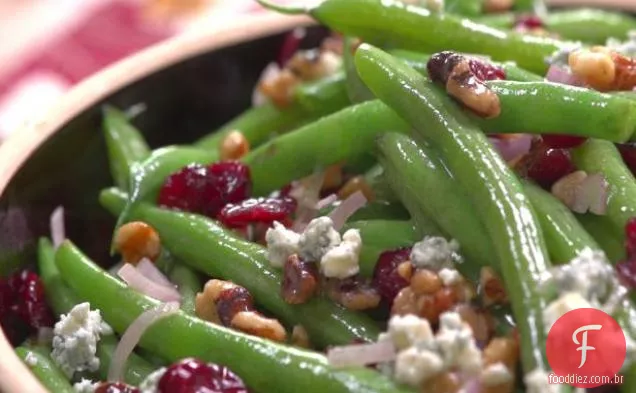 Vagem com nozes, cranberries e queijo azul