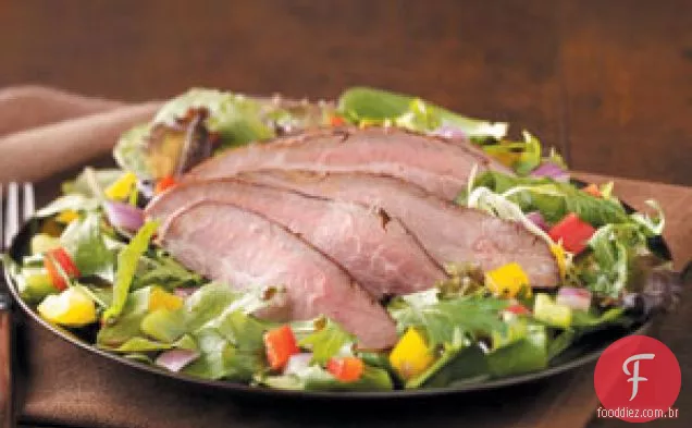 Salada de bife do sudoeste