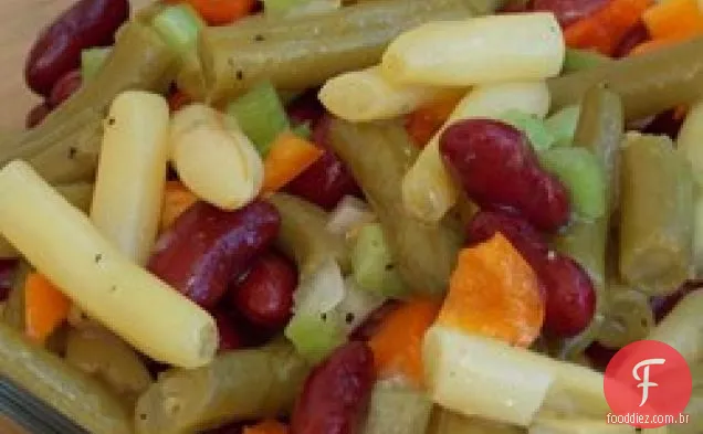Salada Tradicional de Três Feijões