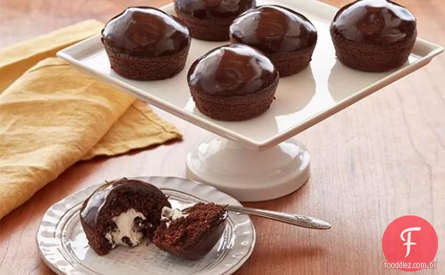Cupcakes recheados com creme celestial