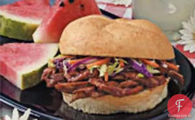 Sanduíches de Porco e Salada Coleslaw