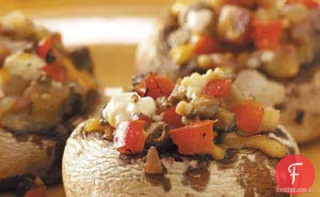 Cogumelos recheados com bacon canadense