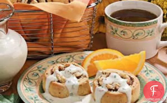 Pinwheels de salsicha com molho de ervas