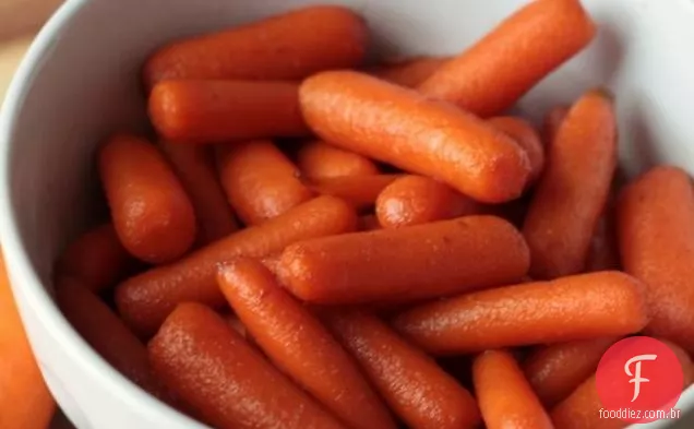 Receita De Cenouras De Bebê Com Vidro De Açúcar Mascavo