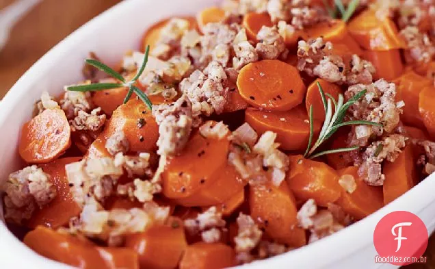 Cenouras com salsicha e alecrim