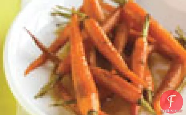 Cenouras de bebê torradas com laranja com mel