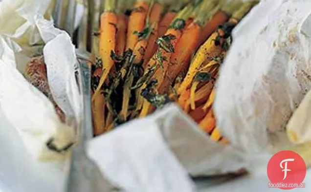 Cenouras De Bebê Cozidas Em Um Saco De Papel