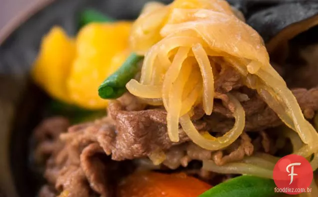 Niku Jaga (carne com batatas e cenouras)