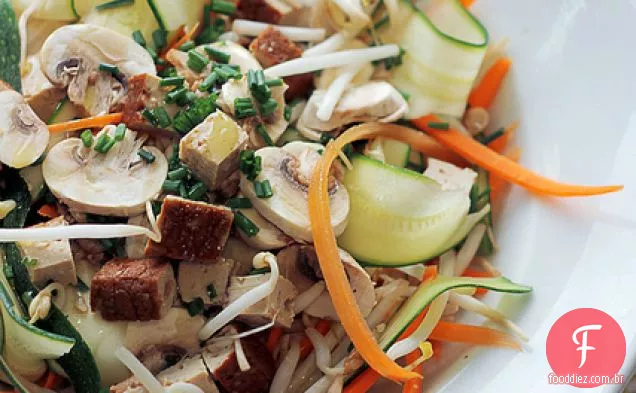 Cenoura, Courgette, Cogumelos E Tofu Defumado
