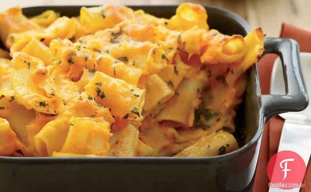 Macarrão com cenoura e queijo