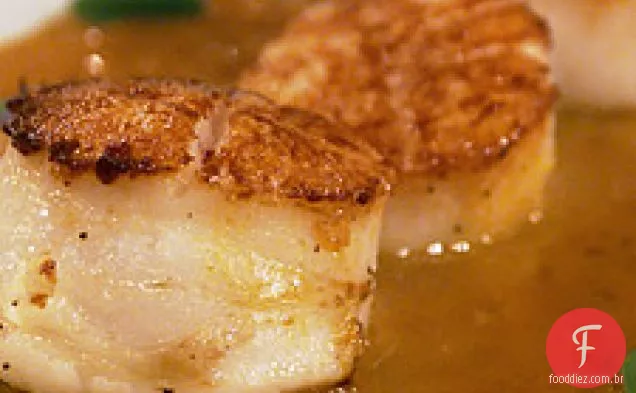 Vieiras Marinhas Com Molho De Manjerona De Cenoura