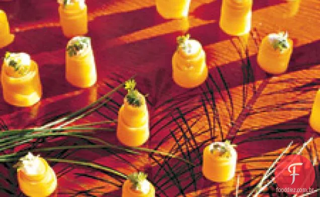 Roulades De Cenoura Com Rabanete E Queijo De Cabra De Ervas