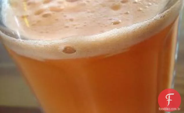 Sopa de suco de cenoura e gengibre
