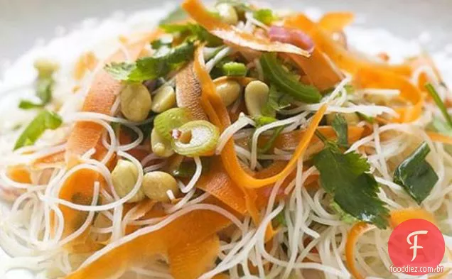 Salada Tailandesa De Macarrão De Cenoura