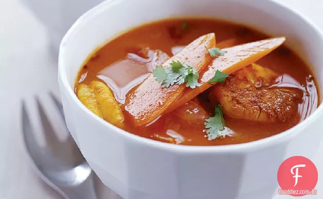 Camarão com curry e cenoura Bouillabaisse