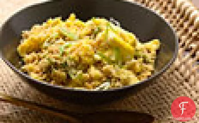 Farinha de mandioca torrada com ovos e cebolinha