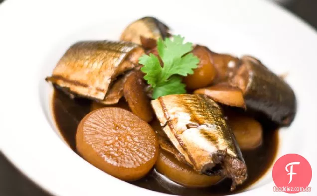 Simmered Saury e Daikon (sanma no Nitsuke)