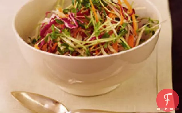 Salada Crocante De Broto E Daikon Com Hortelã